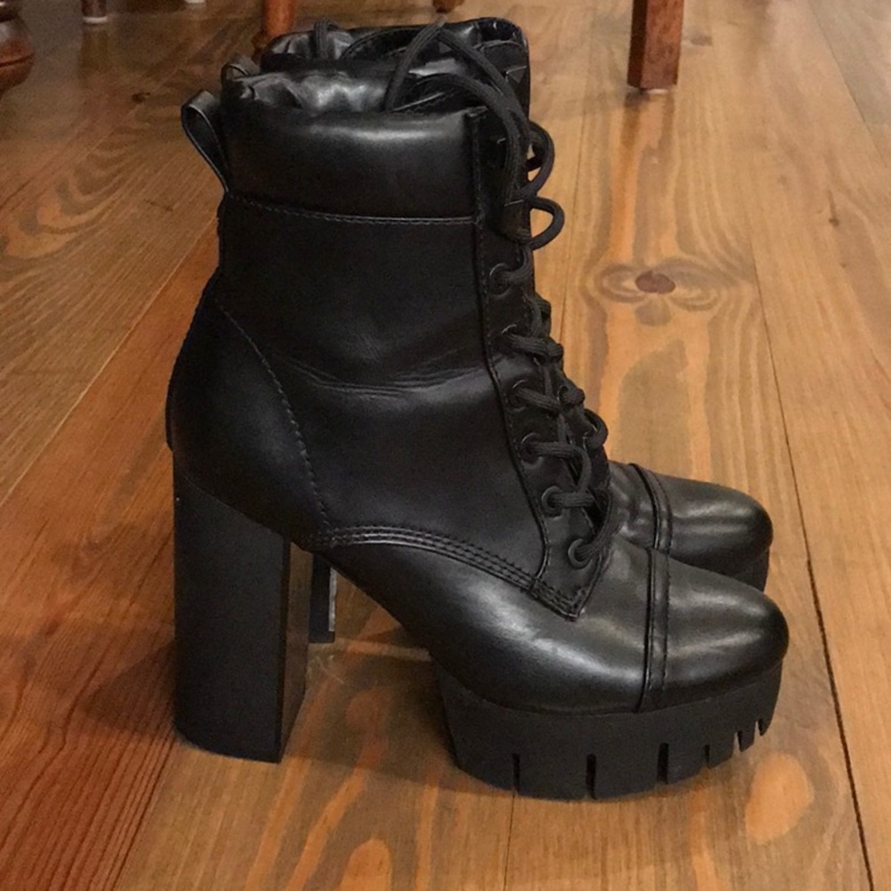Guess lace up boots 8